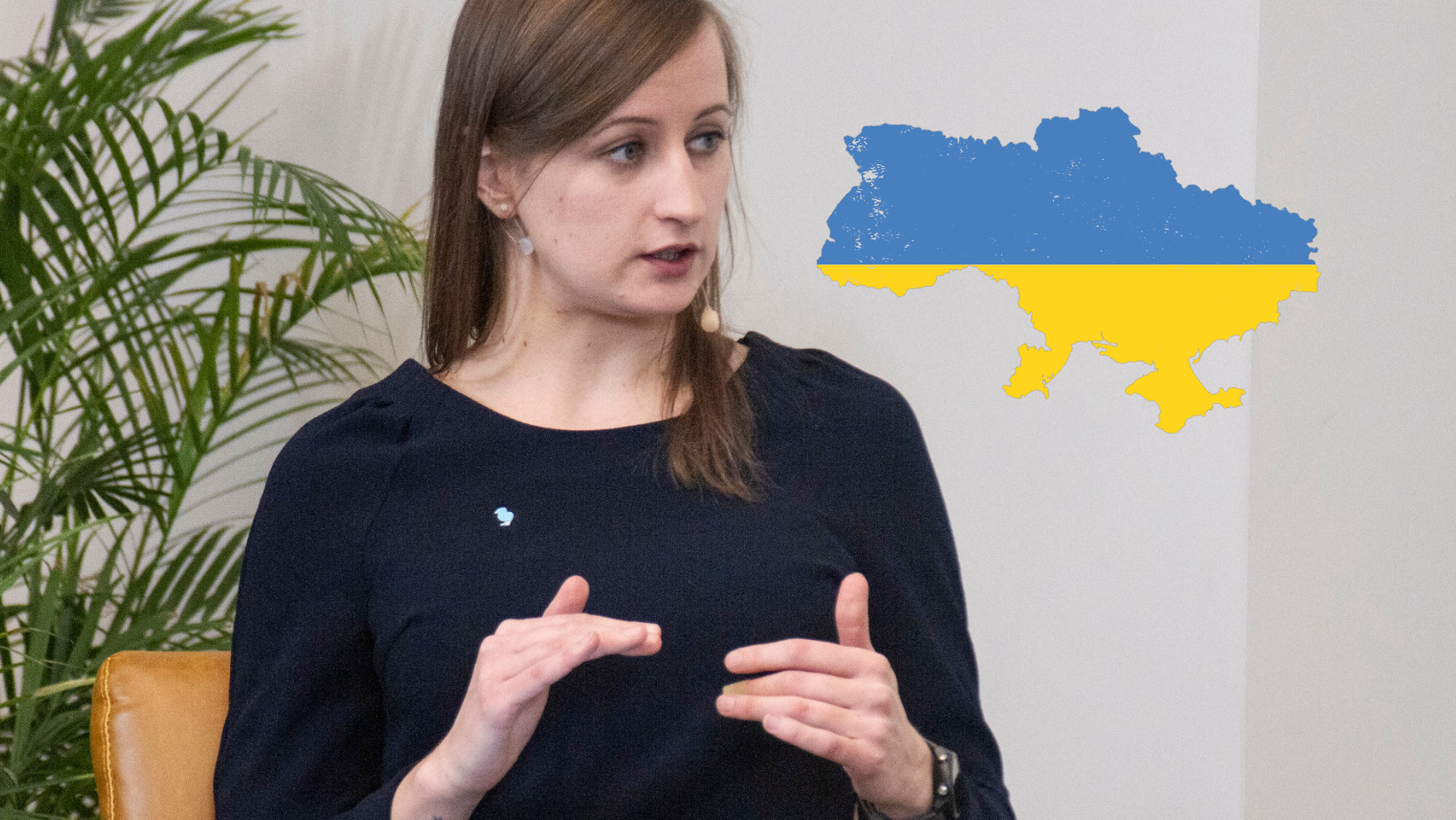 Volgina Kristina Xolidni soradi va uning yuziga uradi Volgina Kristina Xolidni soradi va uning yuziga uradi